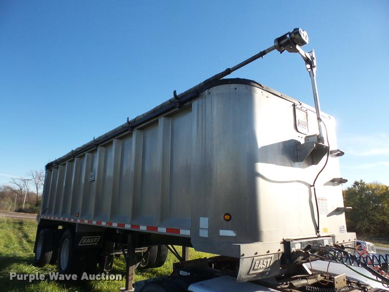image for item DA3890 2007 East end dump trailer