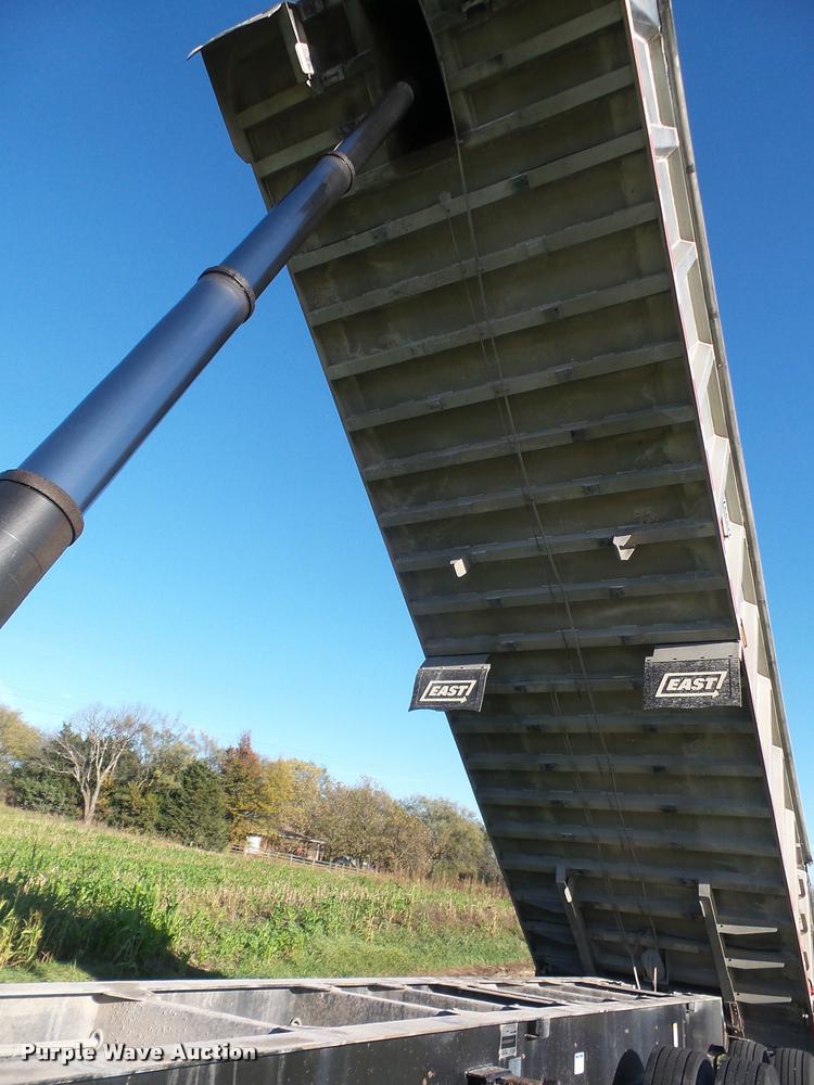 image for item DA3890 2007 East end dump trailer