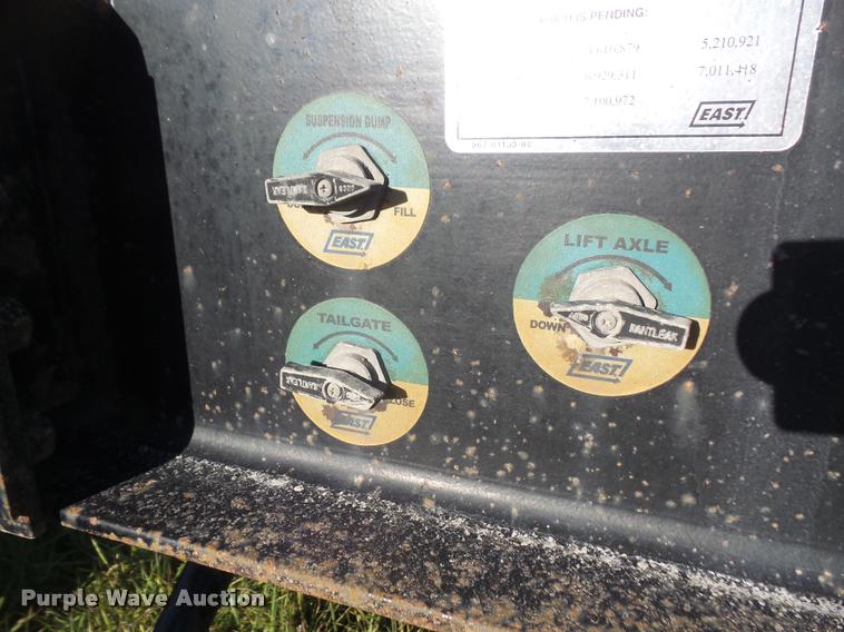 image for item DA3890 2007 East end dump trailer