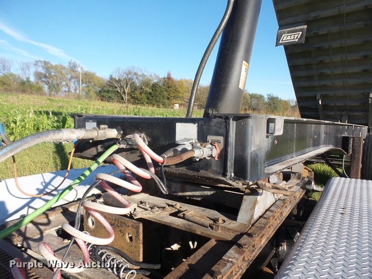image for item DA3890 2007 East end dump trailer