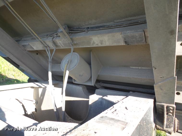 image for item DA3890 2007 East end dump trailer
