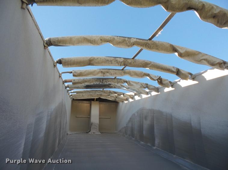 image for item DA3890 2007 East end dump trailer