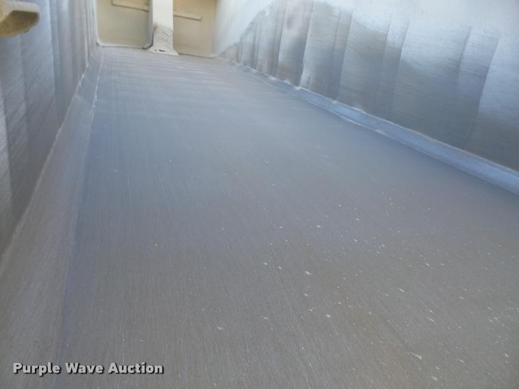 image for item DA3890 2007 East end dump trailer