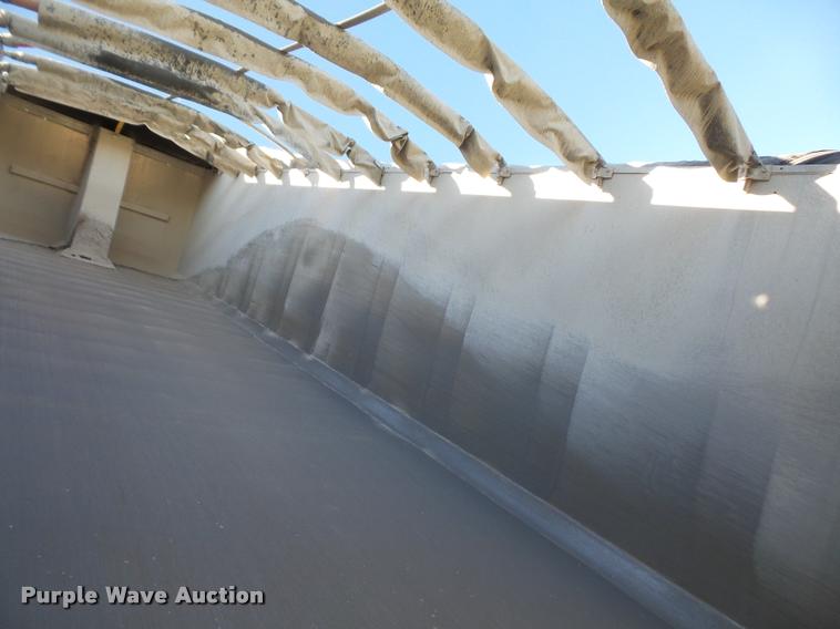 image for item DA3890 2007 East end dump trailer