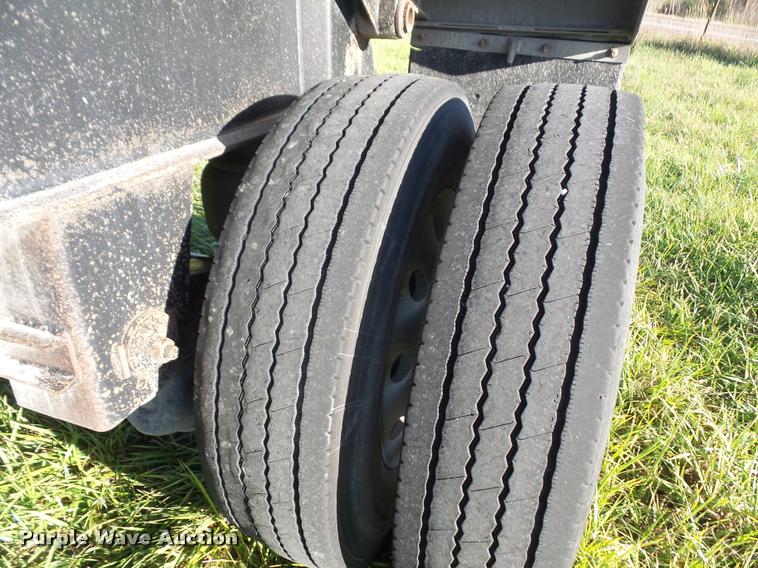 image for item DA3890 2007 East end dump trailer