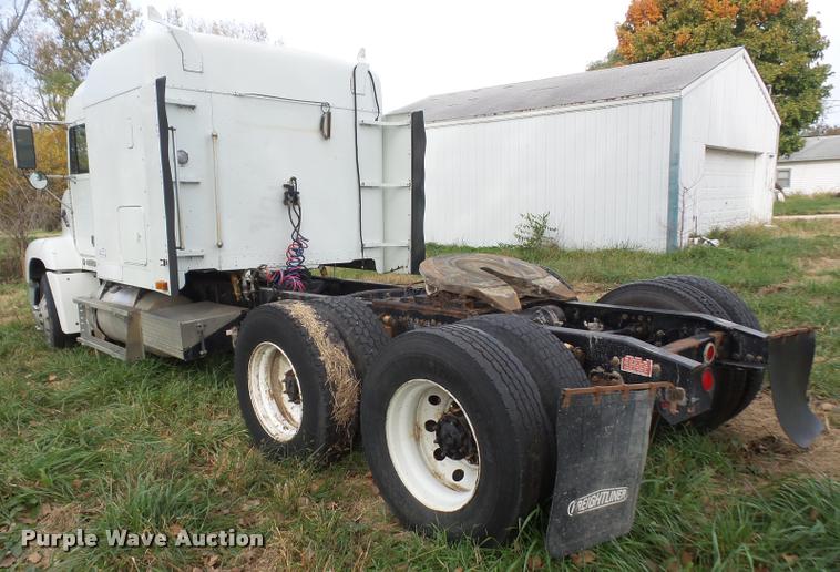 image for item DA3904 1996 Freightliner FLD112 semi truck
