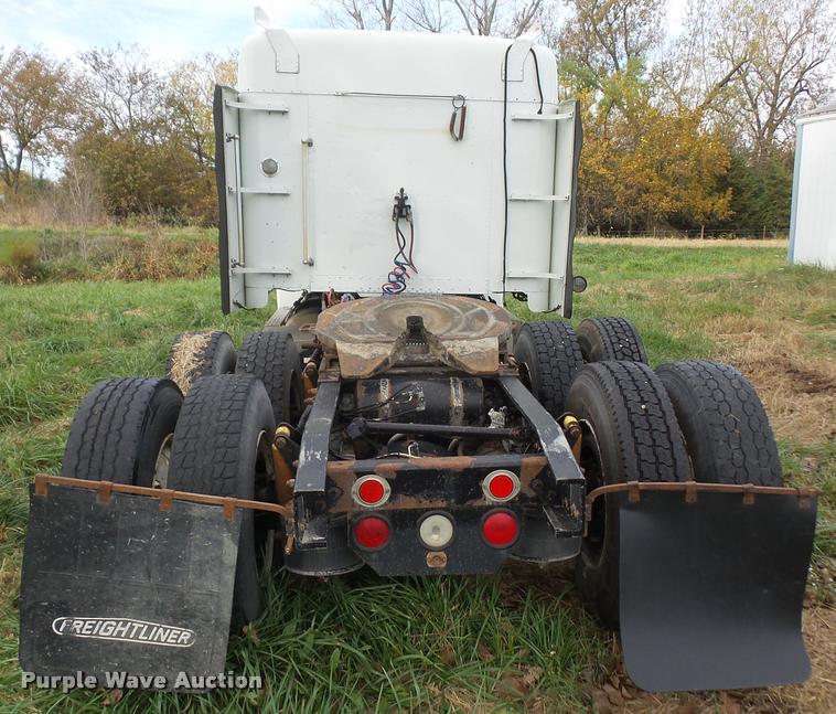 image for item DA3904 1996 Freightliner FLD112 semi truck