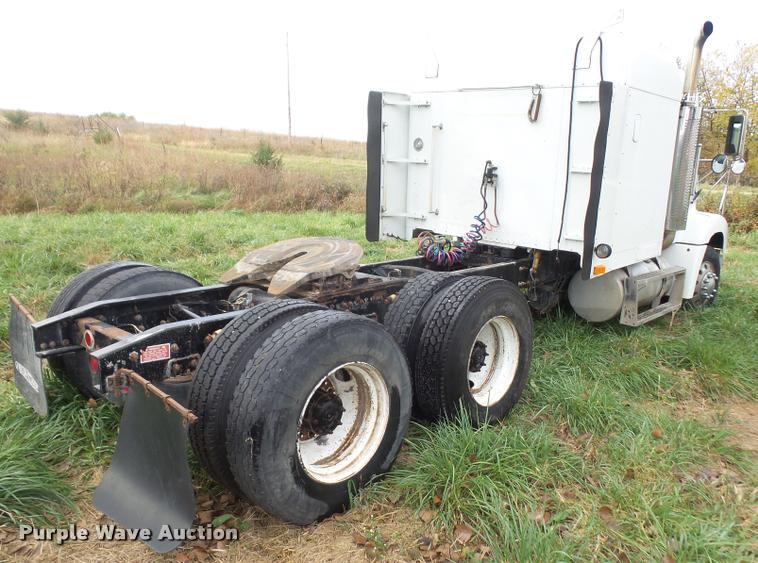 image for item DA3904 1996 Freightliner FLD112 semi truck