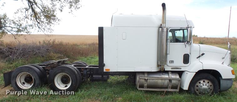 image for item DA3904 1996 Freightliner FLD112 semi truck