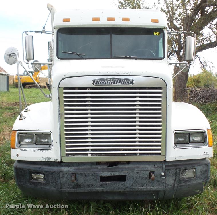 image for item DA3904 1996 Freightliner FLD112 semi truck