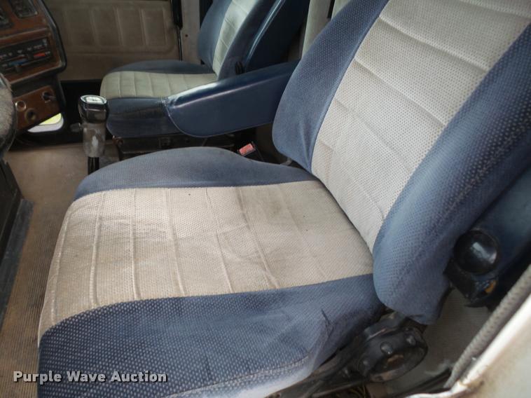 image for item DA3904 1996 Freightliner FLD112 semi truck