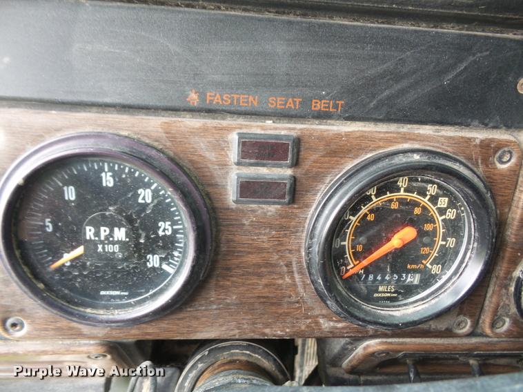 image for item DA3904 1996 Freightliner FLD112 semi truck