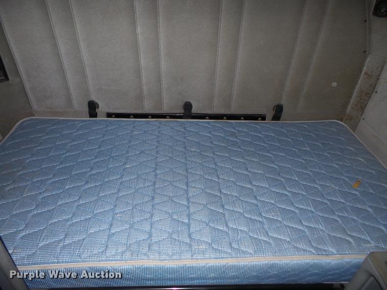 image for item DA3904 1996 Freightliner FLD112 semi truck