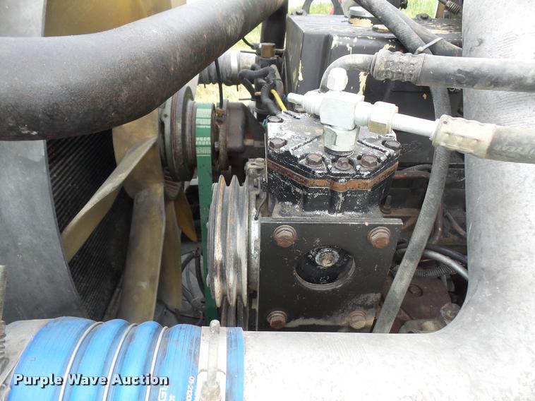 image for item DA3904 1996 Freightliner FLD112 semi truck