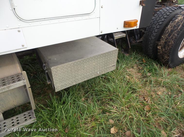 image for item DA3904 1996 Freightliner FLD112 semi truck