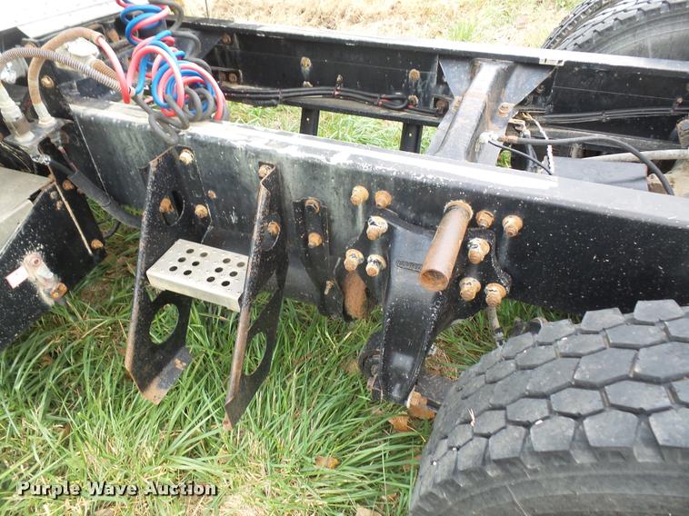 image for item DA3904 1996 Freightliner FLD112 semi truck