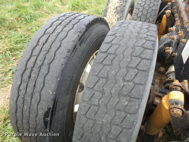 image for item DA3904 1996 Freightliner FLD112 semi truck