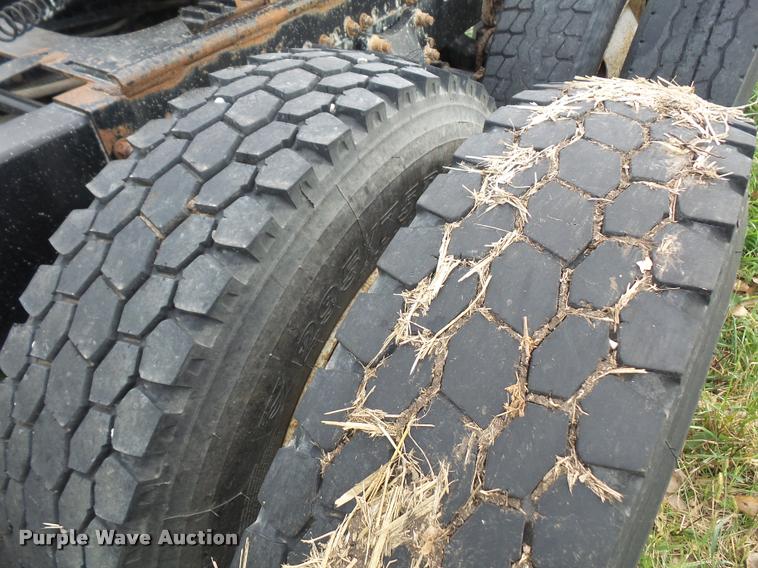 image for item DA3904 1996 Freightliner FLD112 semi truck