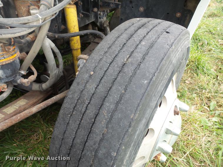 image for item DA3904 1996 Freightliner FLD112 semi truck