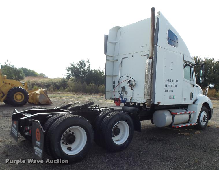 image for item DA4251 2005 Freightliner Columbia semi truck