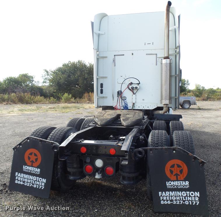 image for item DA4251 2005 Freightliner Columbia semi truck