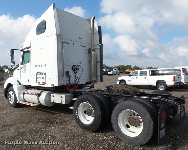 image for item DA4251 2005 Freightliner Columbia semi truck
