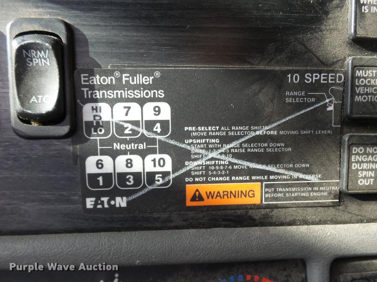 image for item DA4251 2005 Freightliner Columbia semi truck