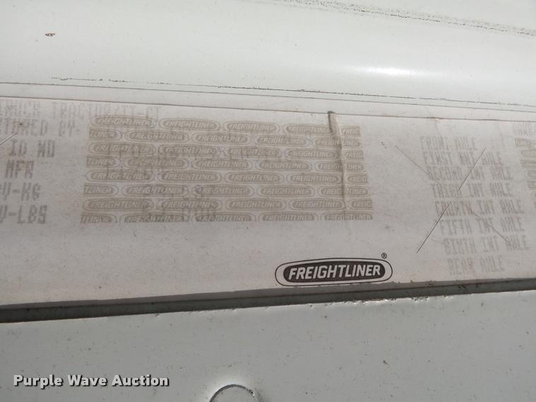 image for item DA4251 2005 Freightliner Columbia semi truck