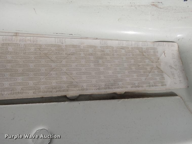 image for item DA4251 2005 Freightliner Columbia semi truck