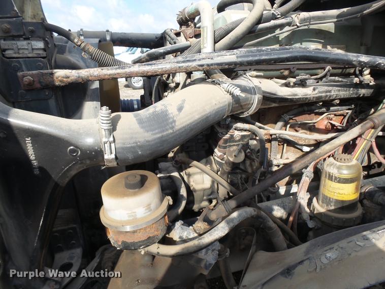 image for item DA4251 2005 Freightliner Columbia semi truck