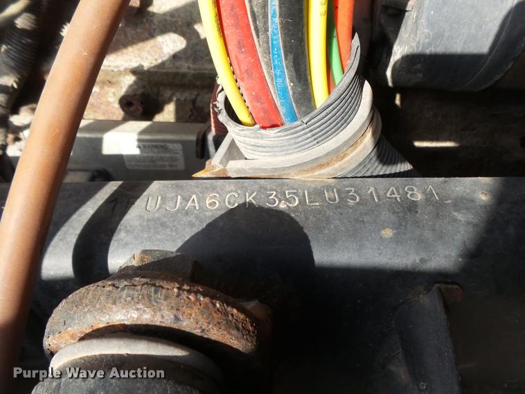 image for item DA4251 2005 Freightliner Columbia semi truck