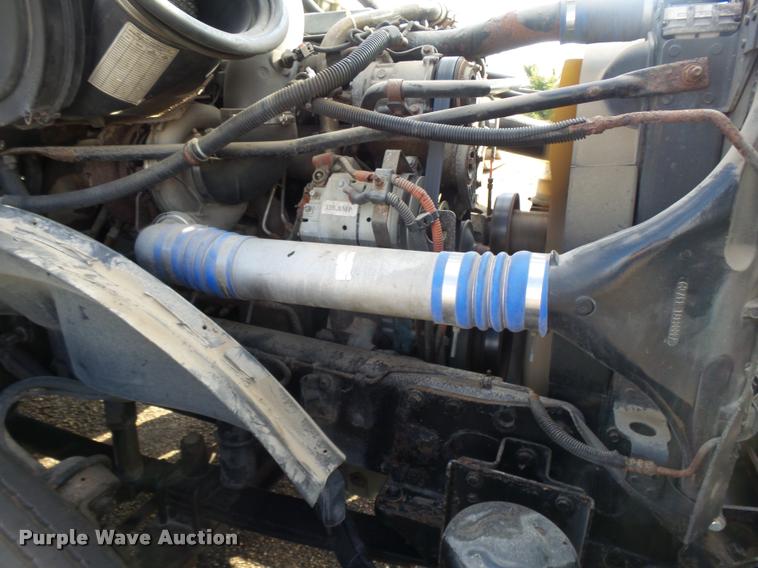 image for item DA4251 2005 Freightliner Columbia semi truck