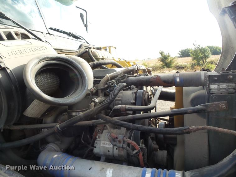 image for item DA4251 2005 Freightliner Columbia semi truck