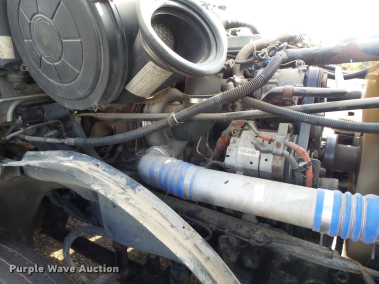 image for item DA4251 2005 Freightliner Columbia semi truck