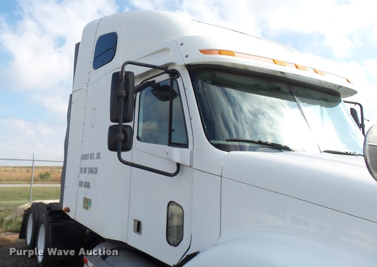 image for item DA4251 2005 Freightliner Columbia semi truck