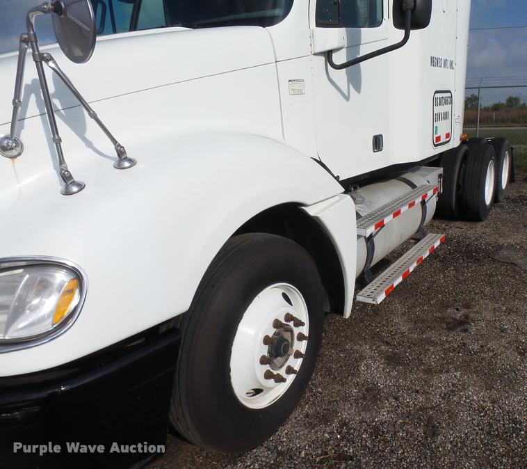 image for item DA4251 2005 Freightliner Columbia semi truck