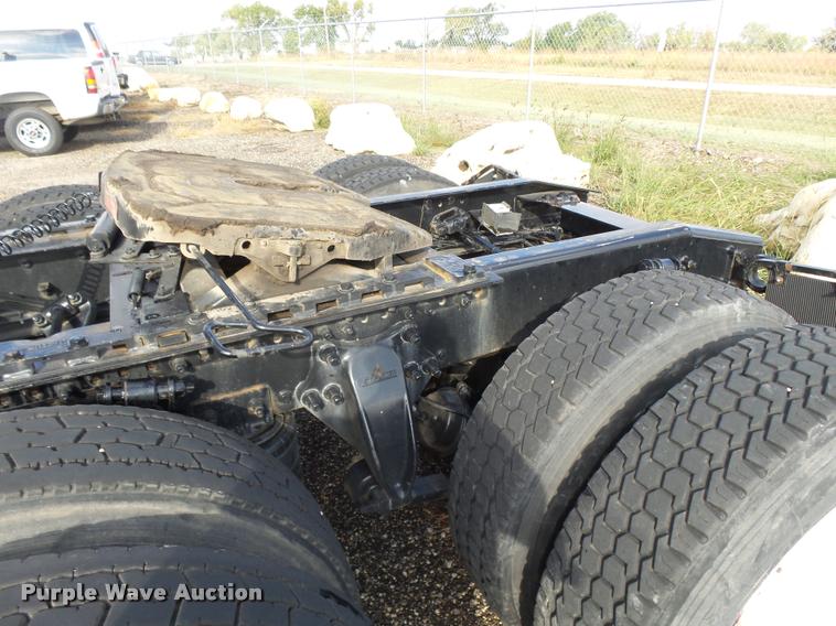 image for item DA4251 2005 Freightliner Columbia semi truck