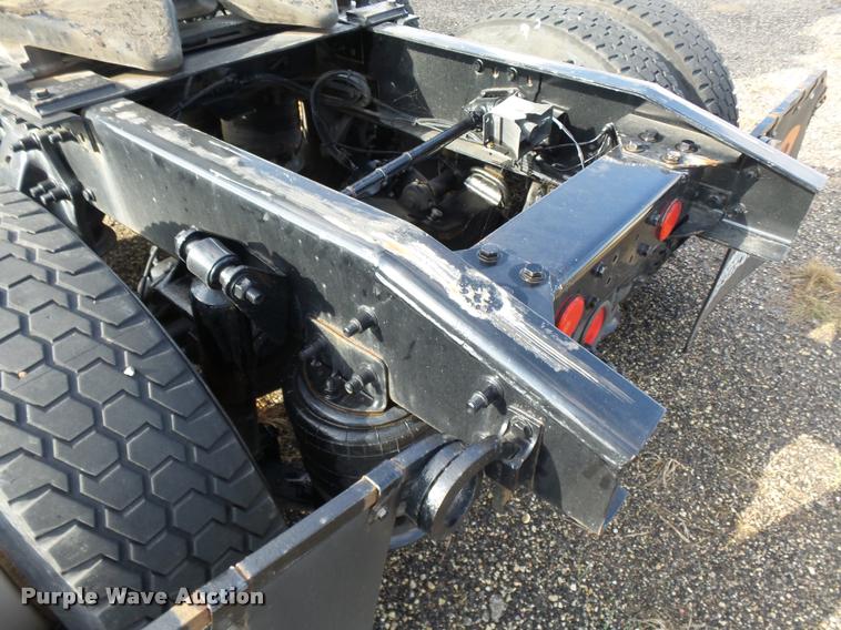 image for item DA4251 2005 Freightliner Columbia semi truck