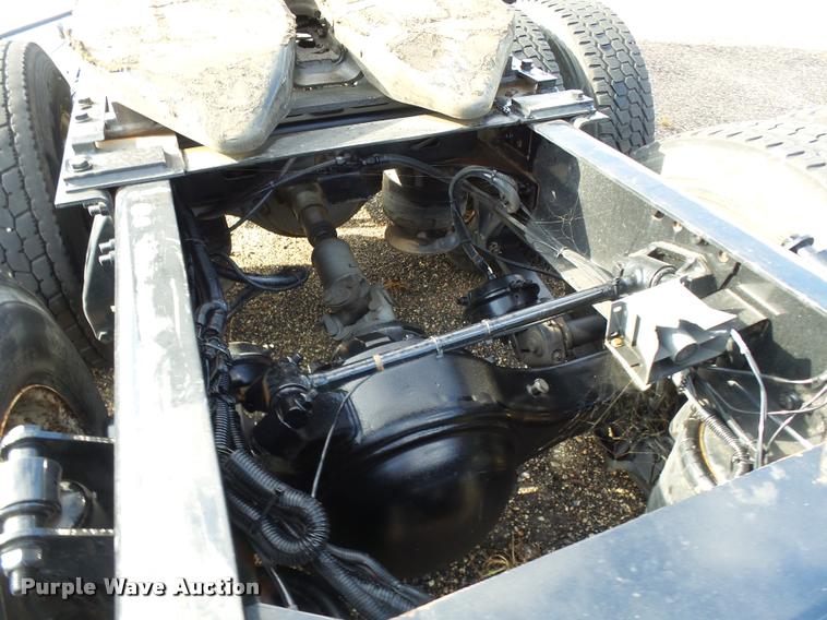 image for item DA4251 2005 Freightliner Columbia semi truck