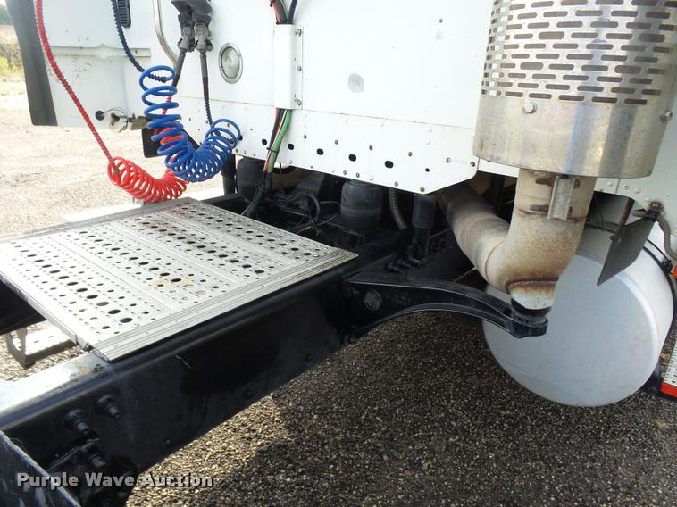 image for item DA4251 2005 Freightliner Columbia semi truck