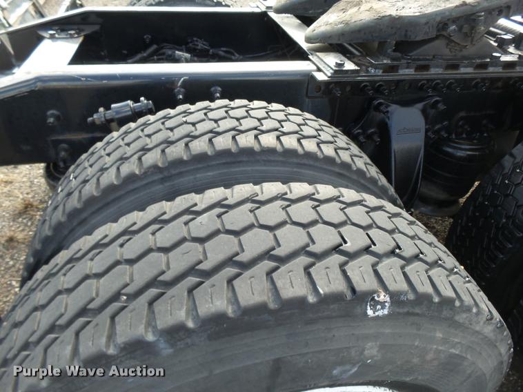 image for item DA4251 2005 Freightliner Columbia semi truck