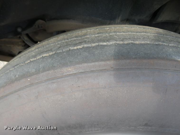 image for item DA4251 2005 Freightliner Columbia semi truck