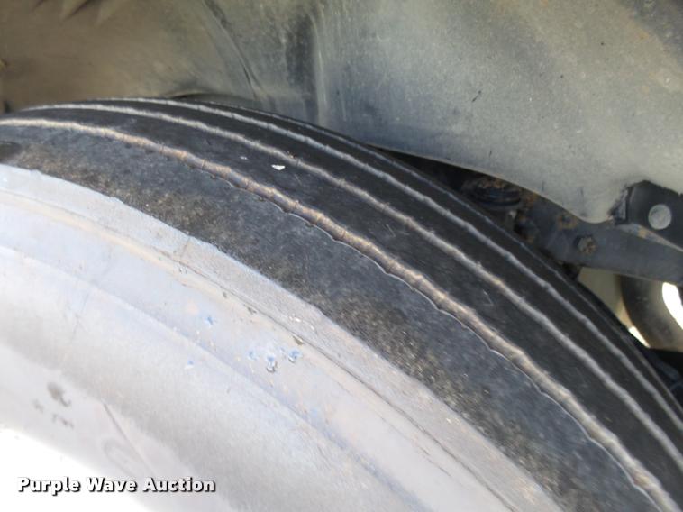 image for item DA4251 2005 Freightliner Columbia semi truck