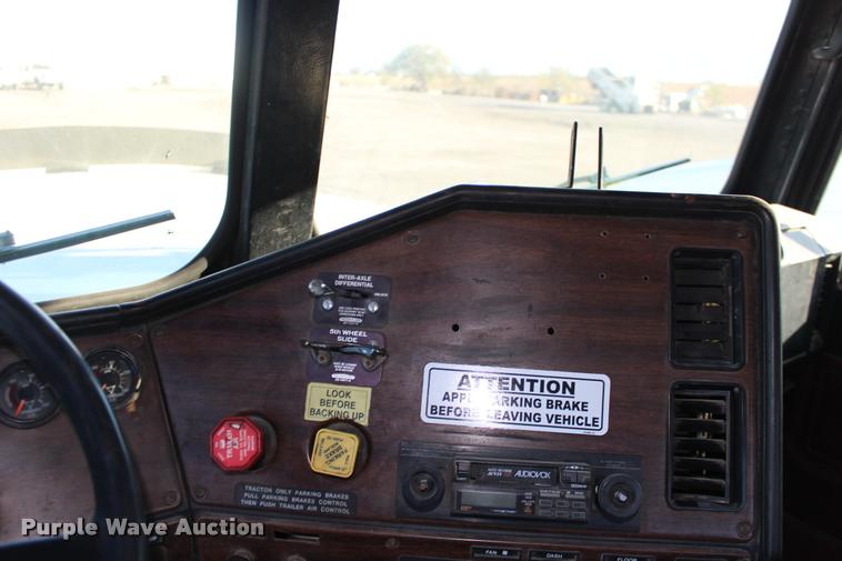 image for item DA4273 1987 Freightliner FLC-64T semi truck