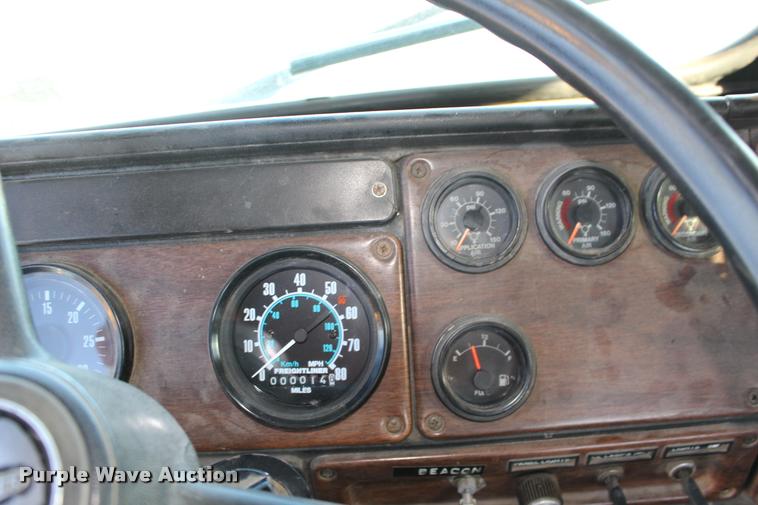 image for item DA4273 1987 Freightliner FLC-64T semi truck