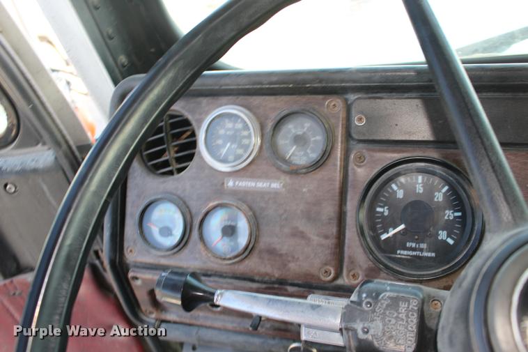 image for item DA4273 1987 Freightliner FLC-64T semi truck