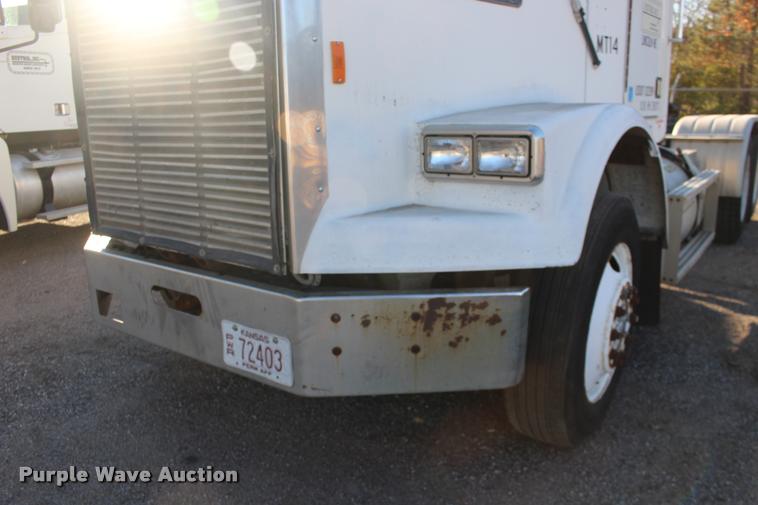 image for item DA4273 1987 Freightliner FLC-64T semi truck