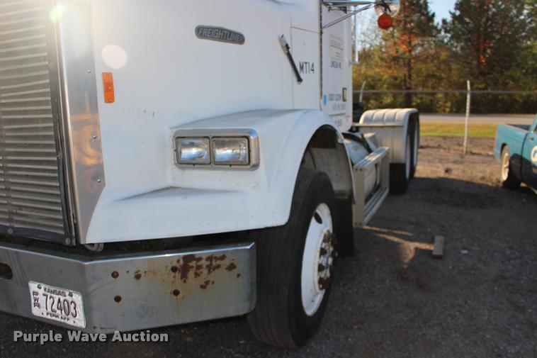 image for item DA4273 1987 Freightliner FLC-64T semi truck