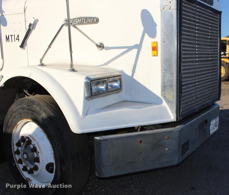 image for item DA4273 1987 Freightliner FLC-64T semi truck