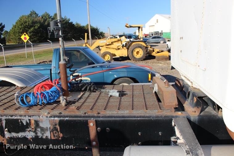 image for item DA4273 1987 Freightliner FLC-64T semi truck